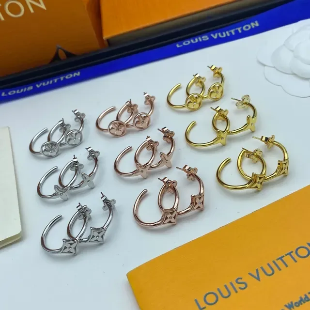 Louis Vuitton Monogram Fleur Or Argent Motif Floral Quatrefoil Boucles d'oreilles en forme de C 8