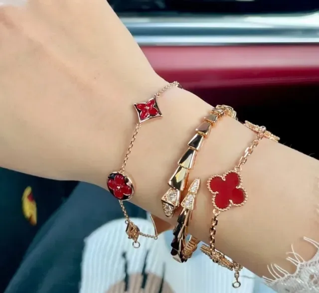 Louis Vuitton Monogram Flower Red Enamel Gold-Tone Chain Bracelet 9
