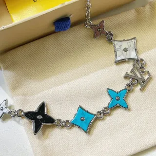 سوار لويس فويتون مونोغرام بزهور ونجوم متعدد الألوان إيمل