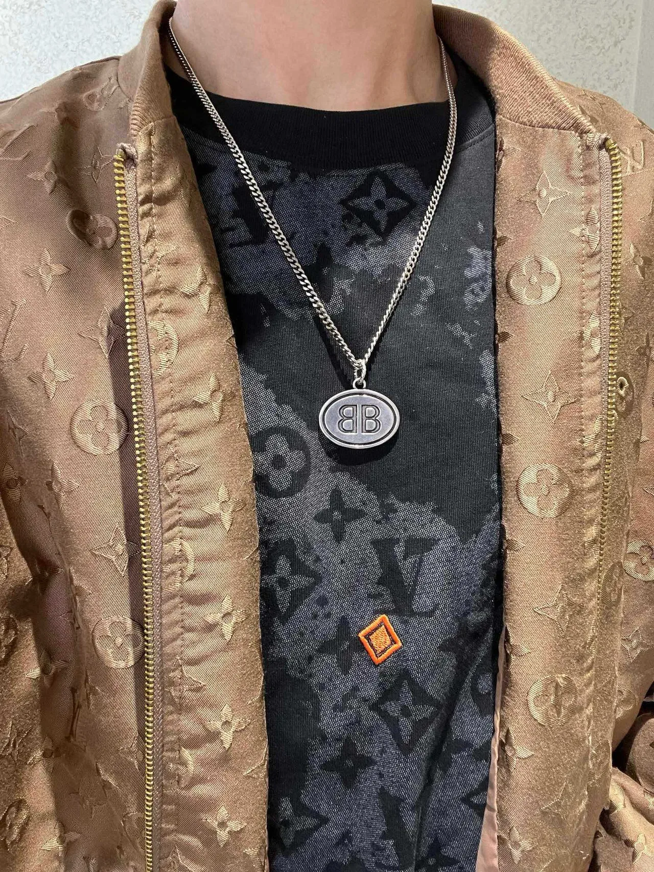 جاكيت بومبر Louis Vuitton Monogram Jacquard ذهبي معدني 7