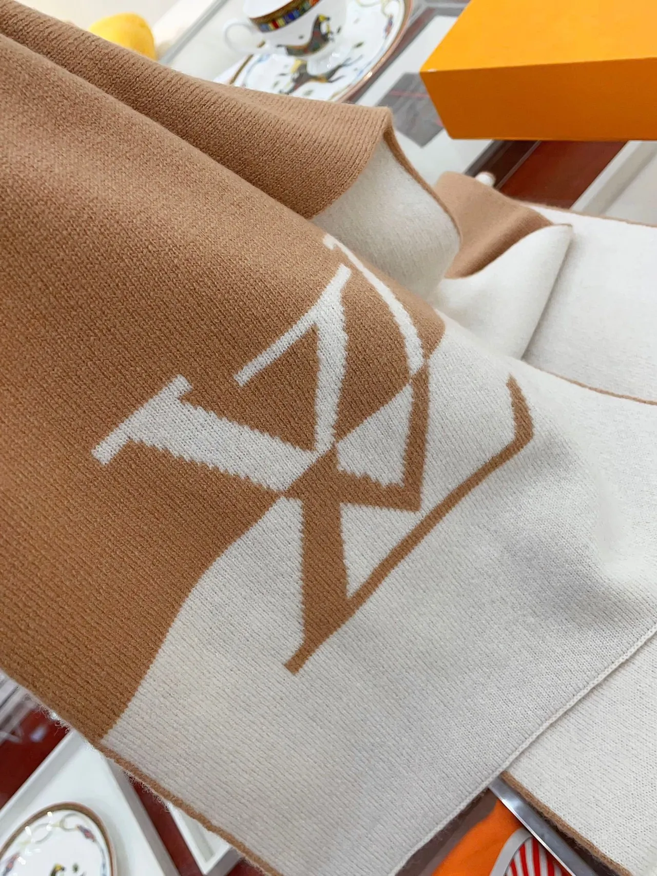 Louis Vuitton Monogram Écharpe tricotée Beige Blanc Écharpe tricotée en cachemire 8