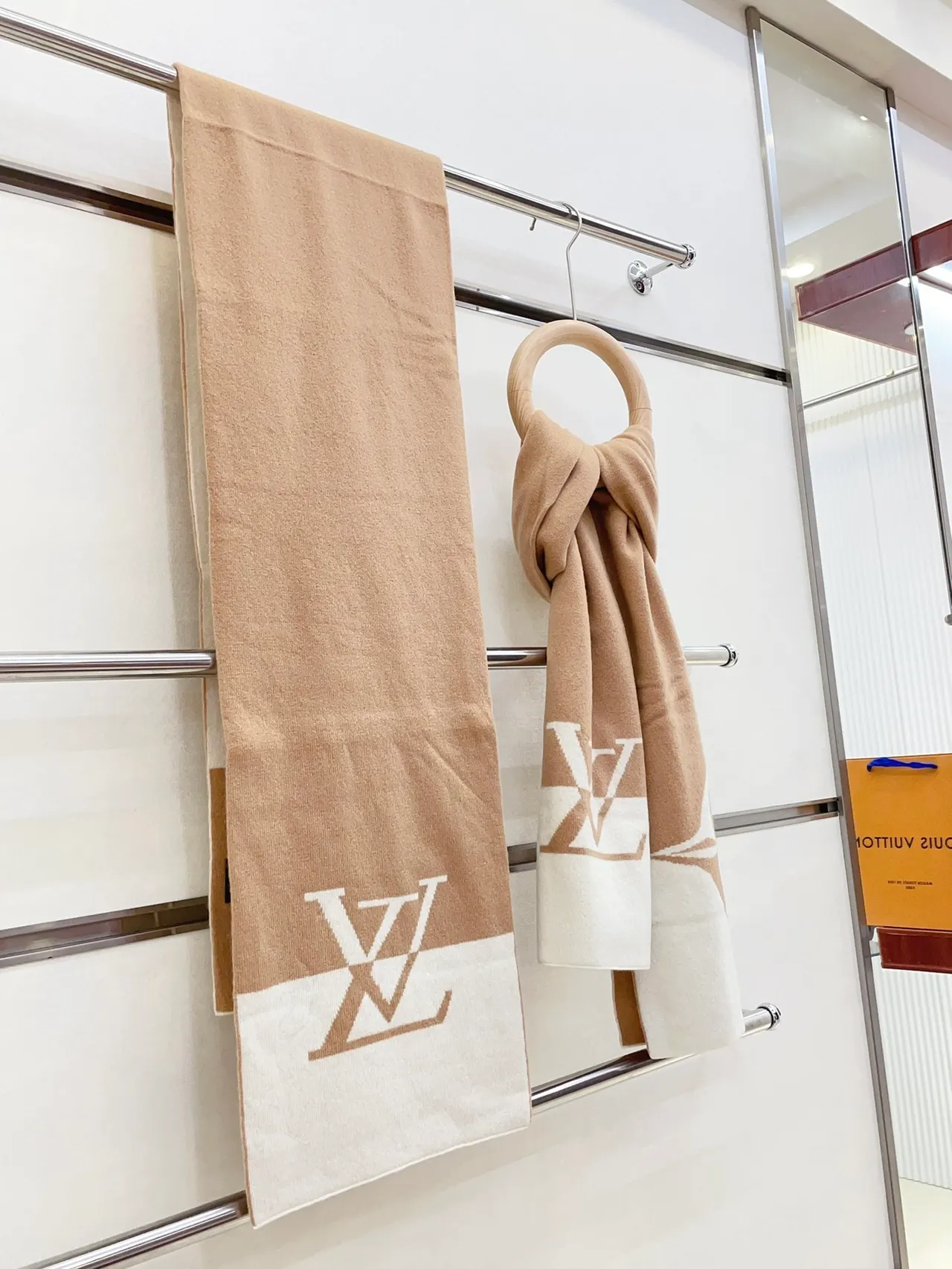 Louis Vuitton Monogram Écharpe tricotée Beige Blanc Écharpe tricotée en cachemire 9