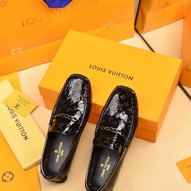 Louis Vuitton Monogram Patent Chain Loafer Mocassin en Cuir Noir 3