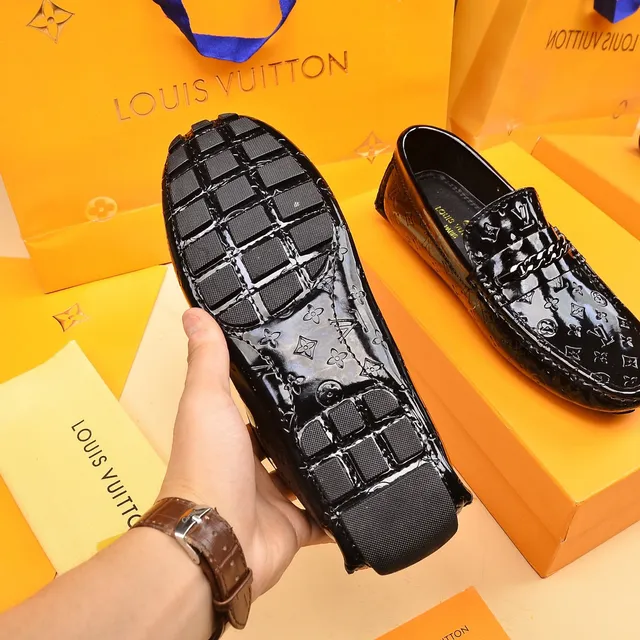 Louis Vuitton Monogram Patent Chain Loafer Mocassin en Cuir Noir 4