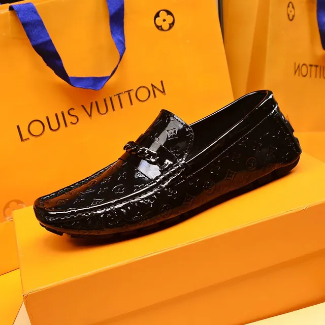 Louis Vuitton Monogram Patent Chain Loafer Mocassin en Cuir Noir 5