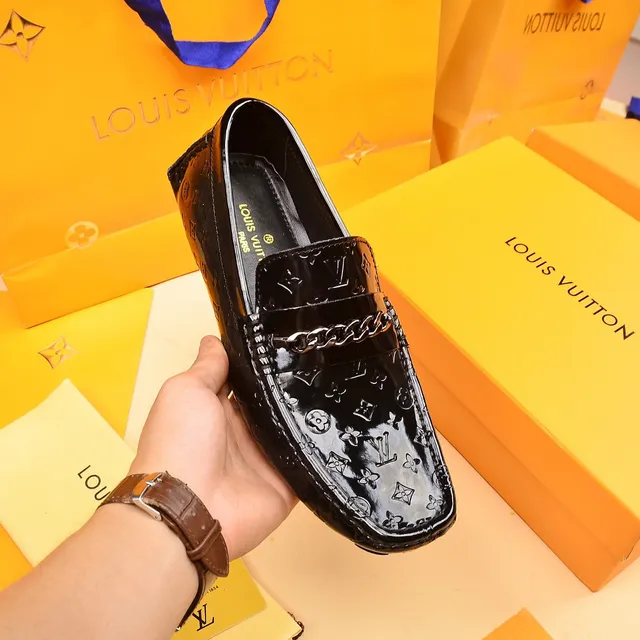 Louis Vuitton Monogram Patent Chain Loafer Mocassin en Cuir Noir 6