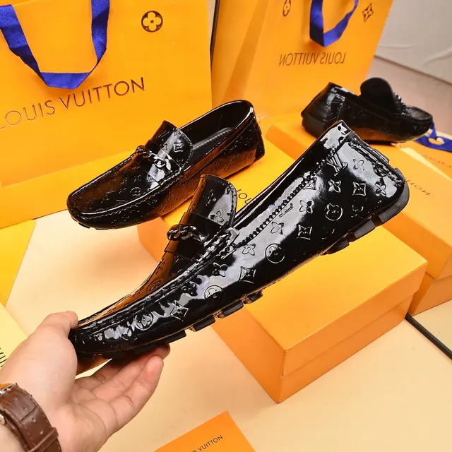 Louis Vuitton Monogram Patent Chain Loafer Mocassin en Cuir Noir 7