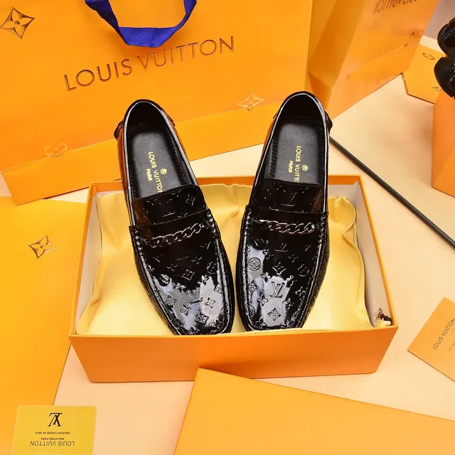 Louis Vuitton Monogram Patent Chain Loafer Mocassin en Cuir Noir 8