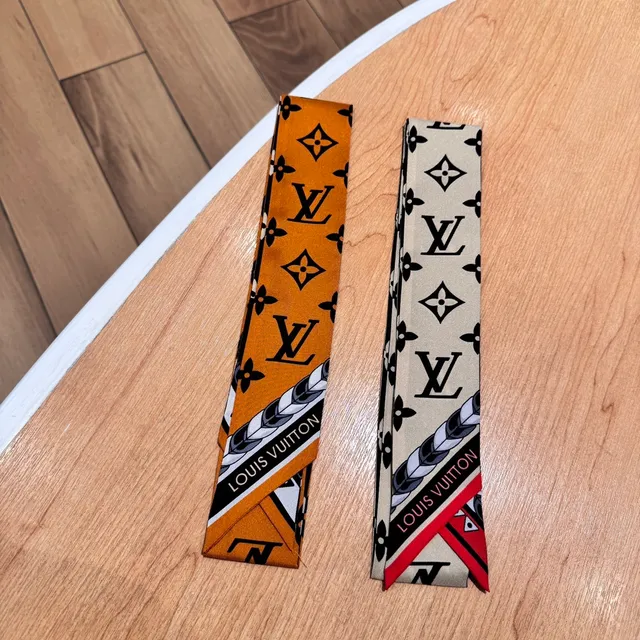 Louis Vuitton Monogram Écharpe de soie étroite réversible 4