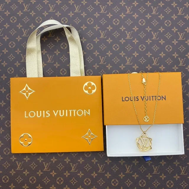 Louis Vuitton Monogram Rope Pendant Gold Necklace 6