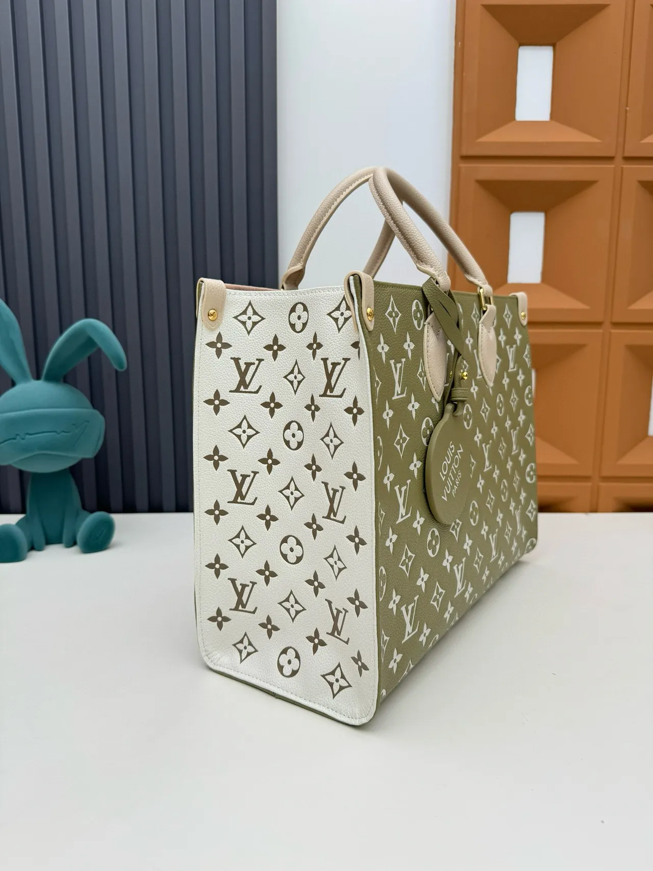 Louis Vuitton OnTheGo Tote Vert Olive monogramme à anse supérieure Sac Tote 5