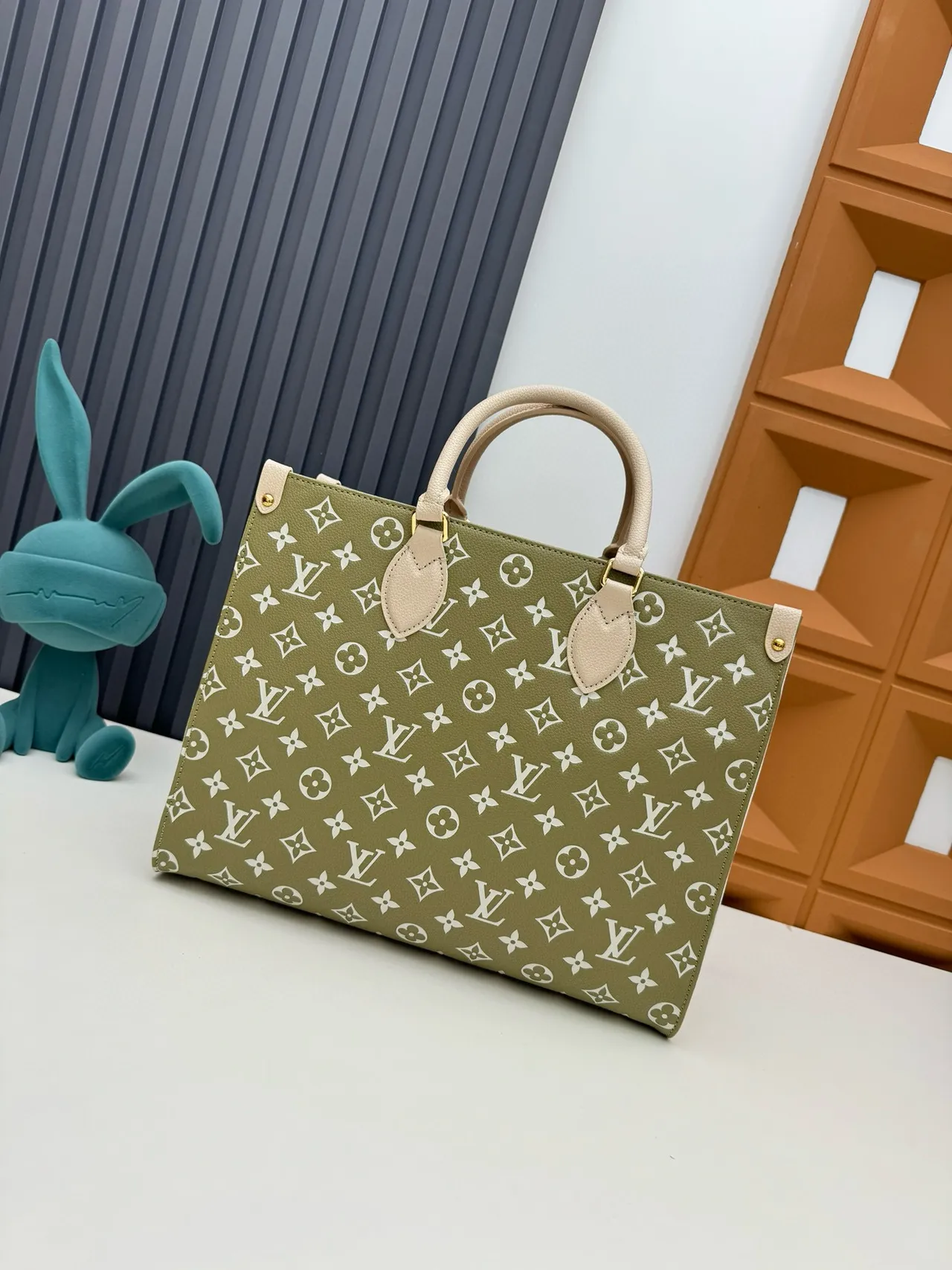Louis Vuitton OnTheGo Tote Vert Olive monogramme à anse supérieure Sac Tote 6