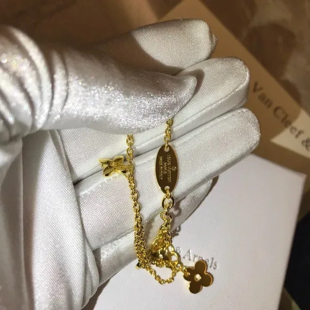 Bracelet Louis Vuitton Onyx Chaîne d'Or Multi-Charm 2