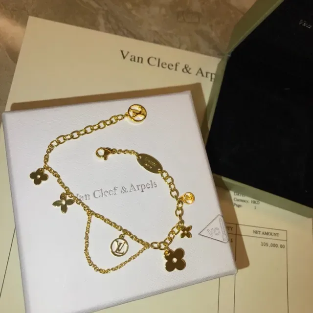 Bracelet Louis Vuitton Onyx Chaîne d'Or Multi-Charm 7