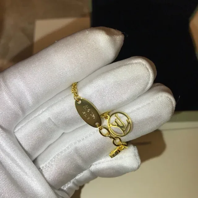 Bracelet Louis Vuitton Onyx Chaîne d'Or Multi-Charm 8