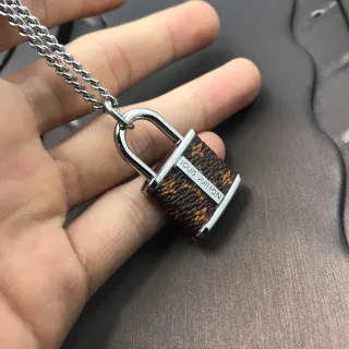 Colgante Candado Louis Vuitton Marrón Plata Monogram Canvas Collar
