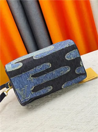 Louis Vuitton Petite Malle Bolso Boston rectangular estructurado patchwork denim azul marino 6