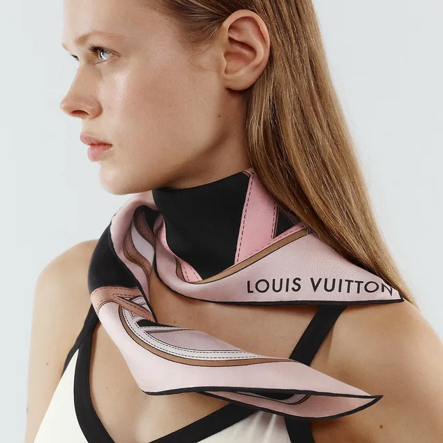Louis Vuitton Écharpe de Soie Imprimée Florale Monogramme Rose Noir Carré 3