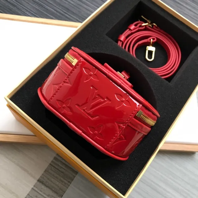 Louis Vuitton Red Gold Circular Patent Leather Messenger Bag 8