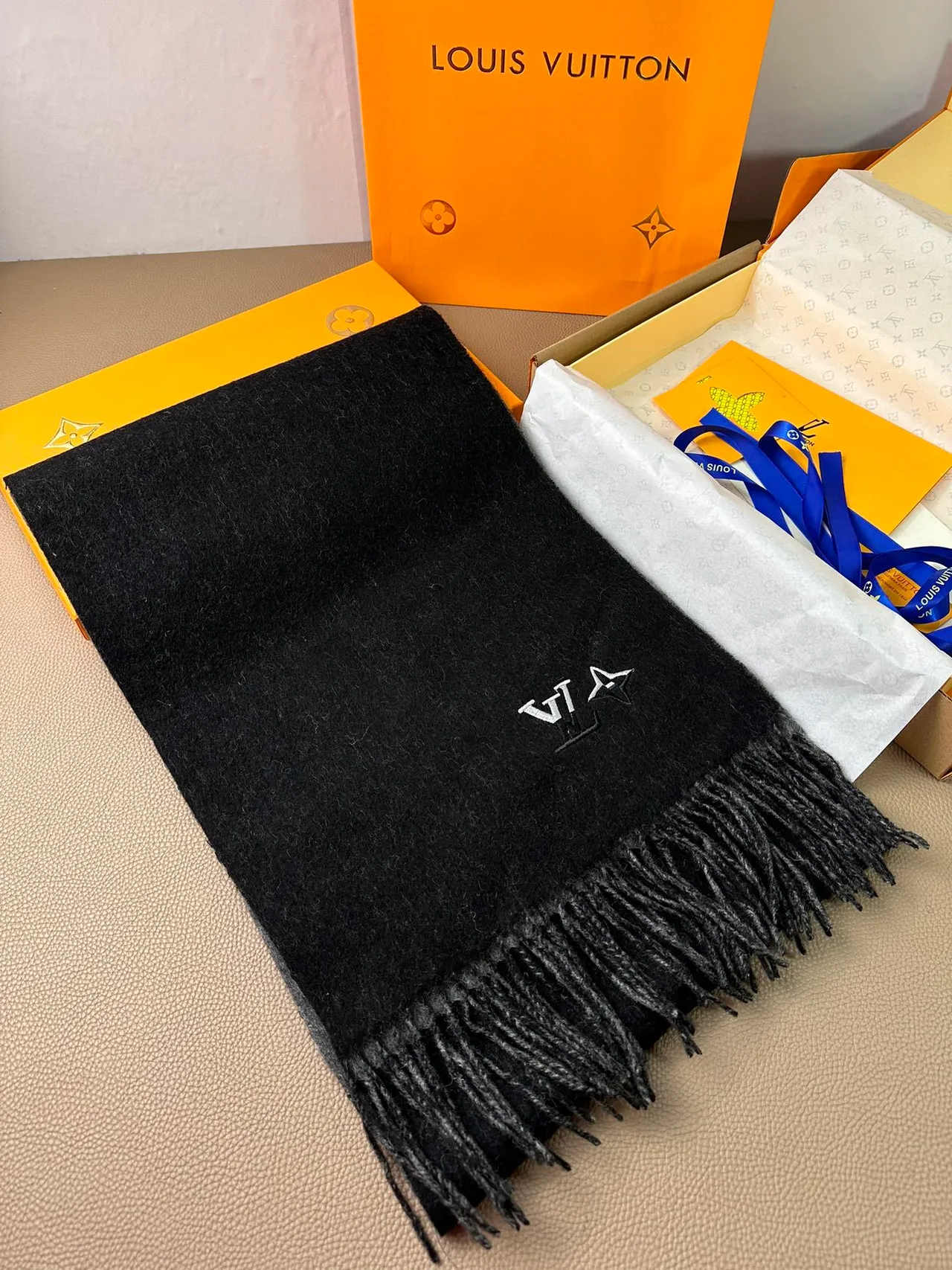 Louis Vuitton وشاح قابل للانعكاس أسود رمادي كشمير 5