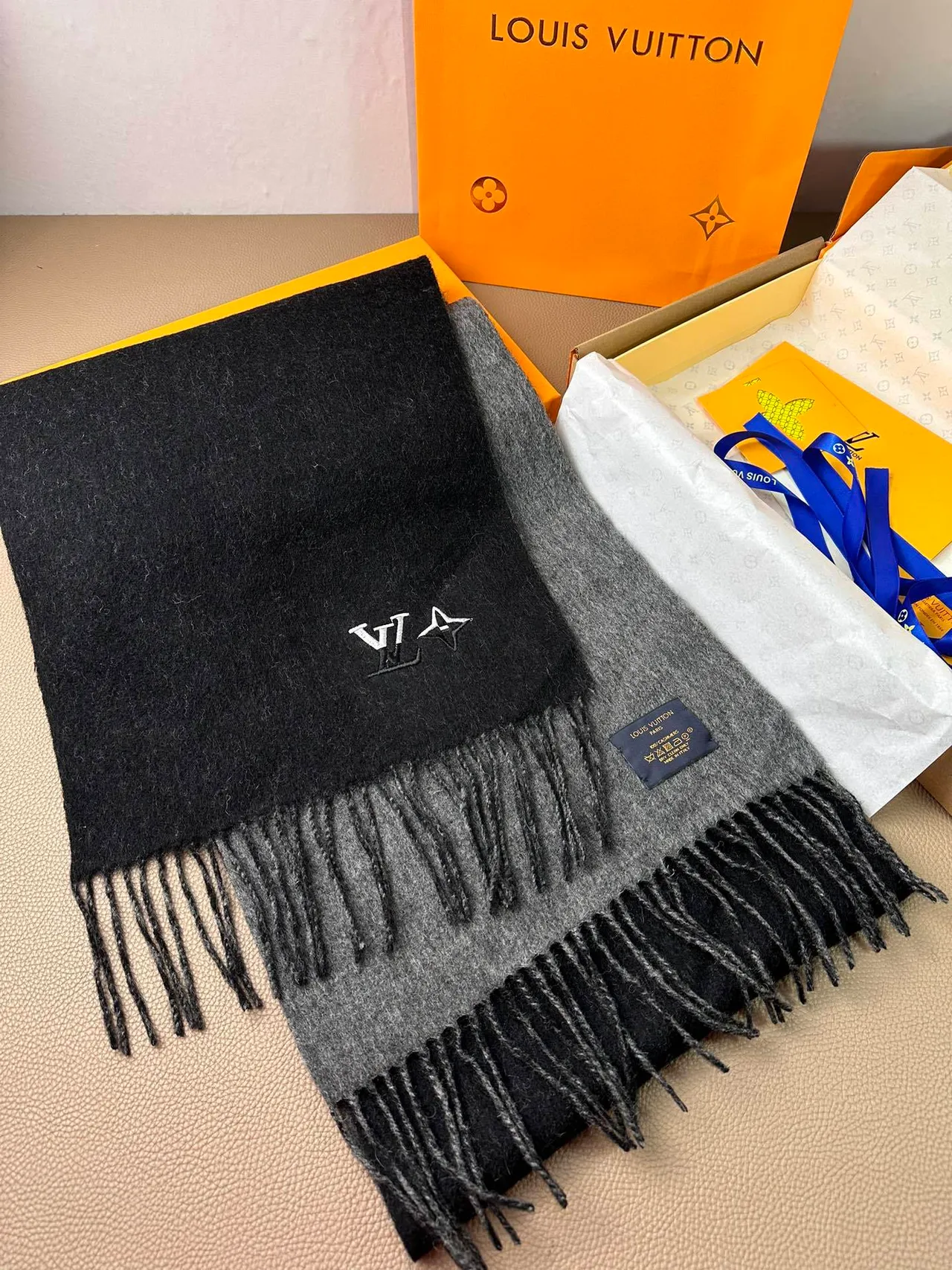 Louis Vuitton وشاح قابل للانعكاس أسود رمادي كشمير 6