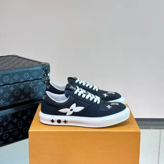 Louis Vuitton Run Away Sneakers Lifestyle con motivo floral negro y blanco