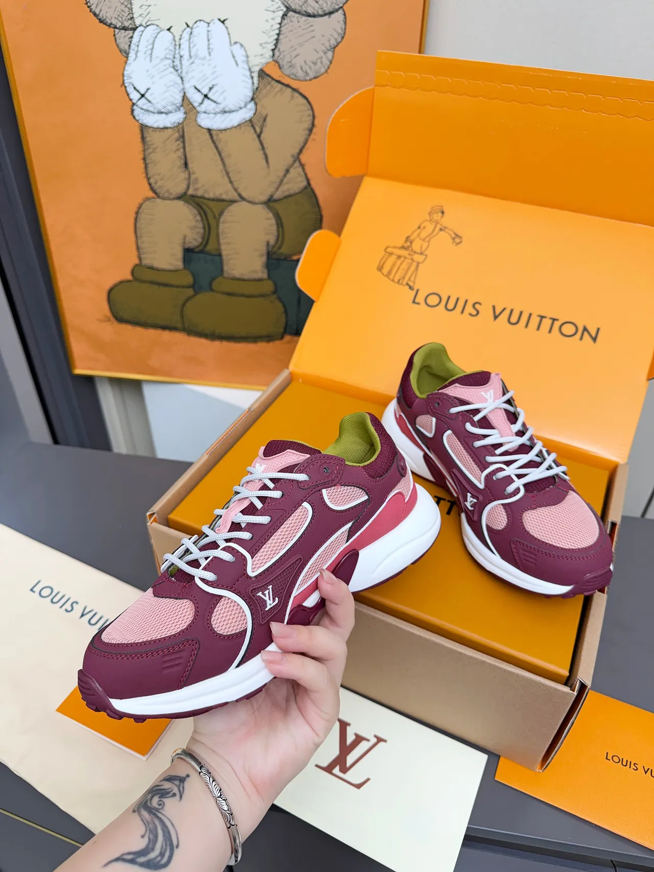 Louis Vuitton Run Away bordeaux rose vert sneakers épaisses 2