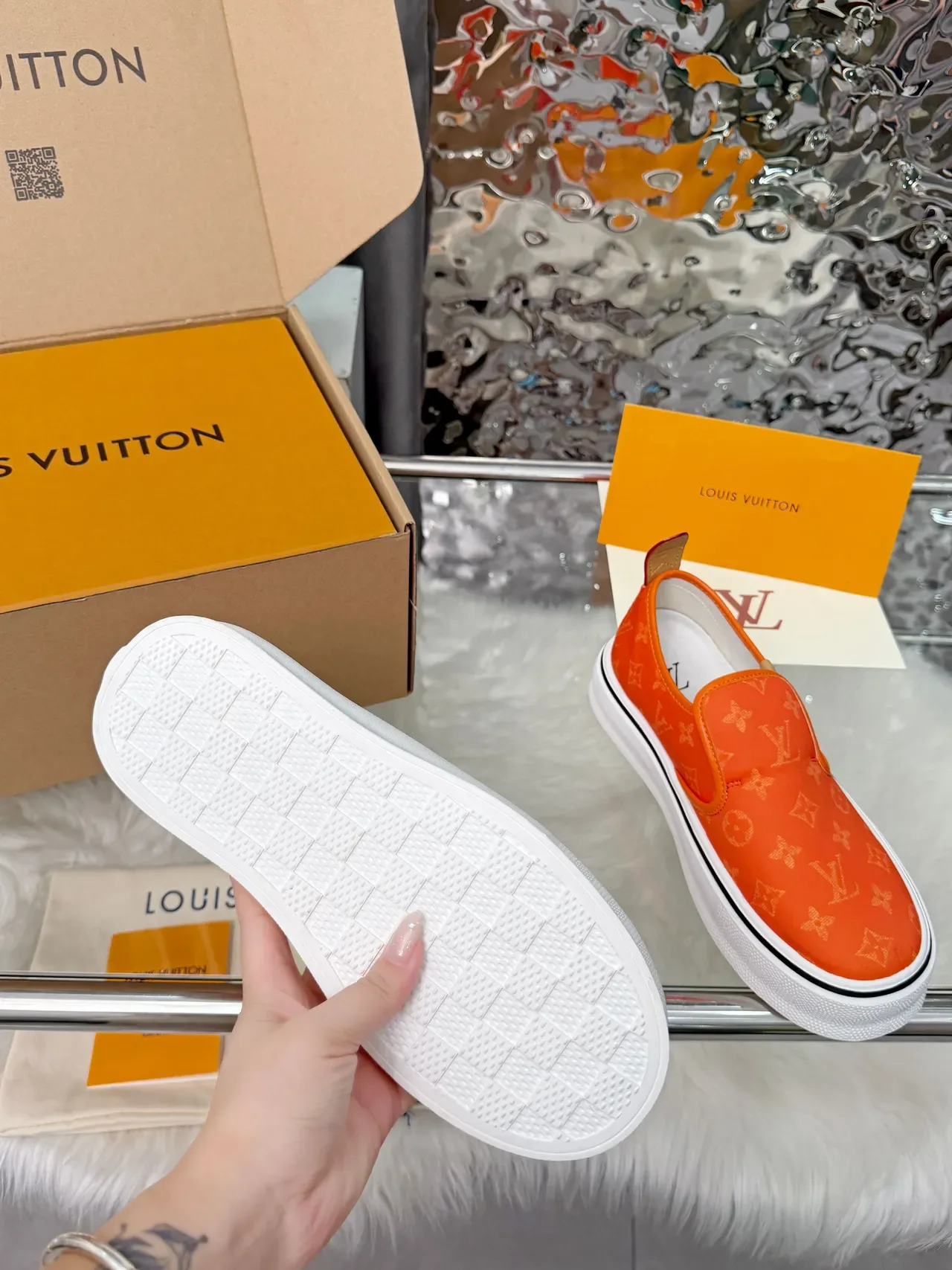 Louis Vuitton Run Away কমলা সাদা স্লিপ-অন মোনোগ্রাম ক্যানভাস লাইফস্টাইল স্নিকার 2