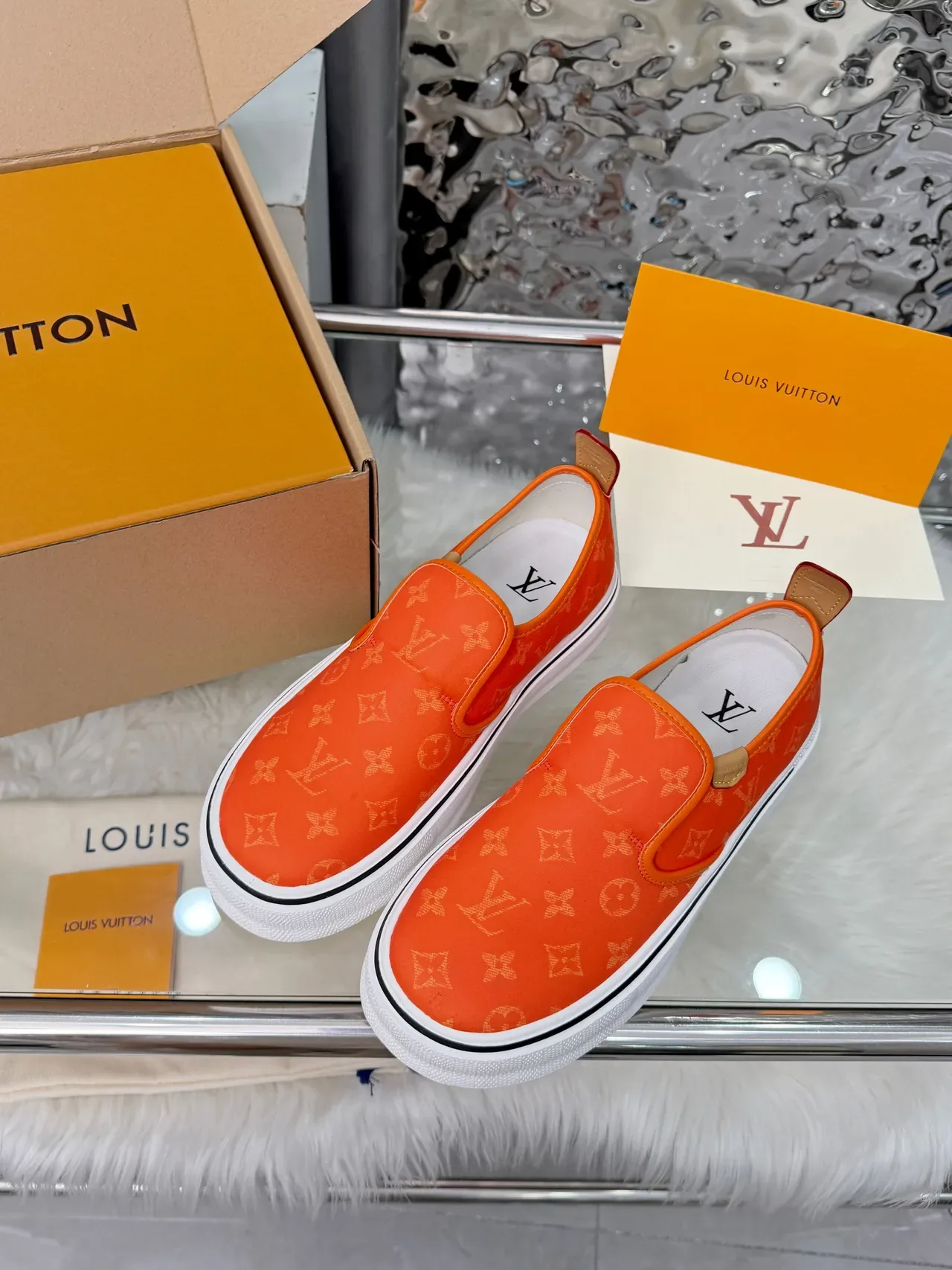 Louis Vuitton Run Away কমলা সাদা স্লিপ-অন মোনোগ্রাম ক্যানভাস লাইফস্টাইল স্নিকার 3