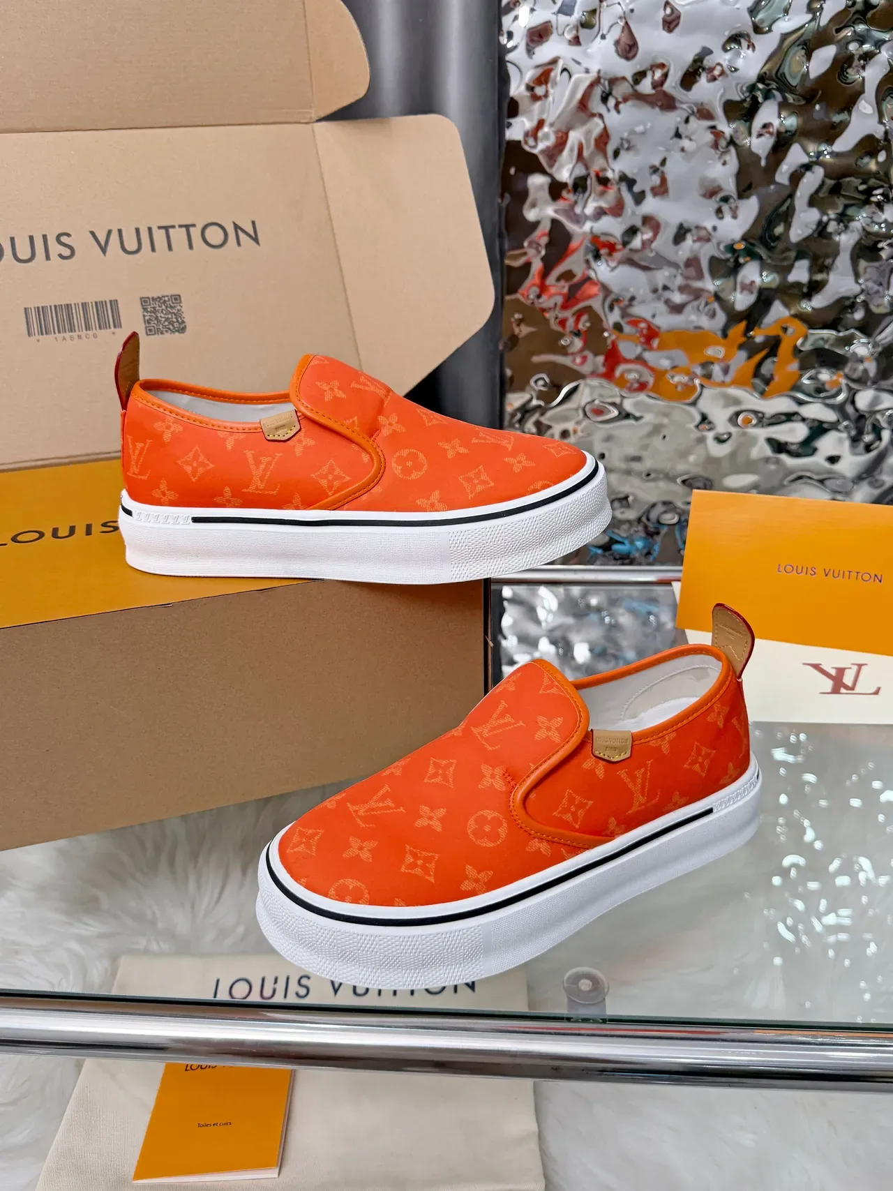 Louis Vuitton Run Away কমলা সাদা স্লিপ-অন মোনোগ্রাম ক্যানভাস লাইফস্টাইল স্নিকার 4
