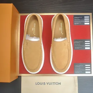 Louis Vuitton Run Away mocassins de camurça tan