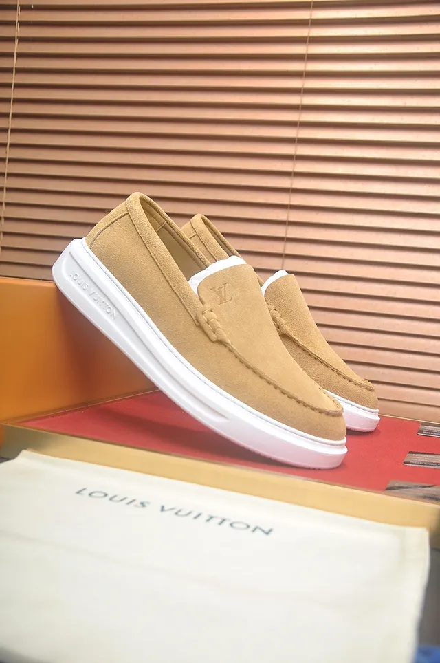 Louis Vuitton Run Away mocasines de ante tan 2