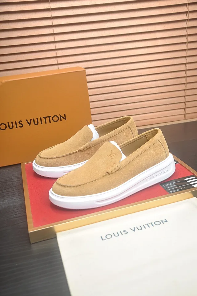 Louis Vuitton Run Away mocasines de ante tan 3