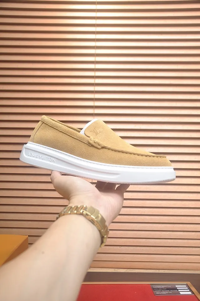 Louis Vuitton Run Away mocasines de ante tan 4