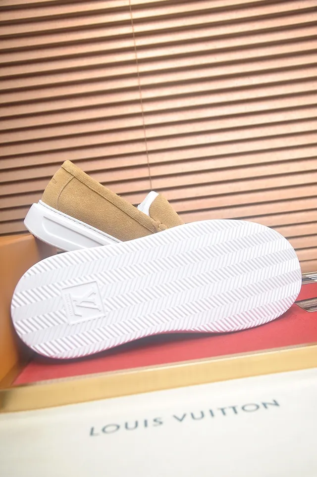 Louis Vuitton Run Away mocasines de ante tan 7