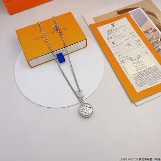路易威登 银蓝色 弯链 圆形雕刻坠子 项链