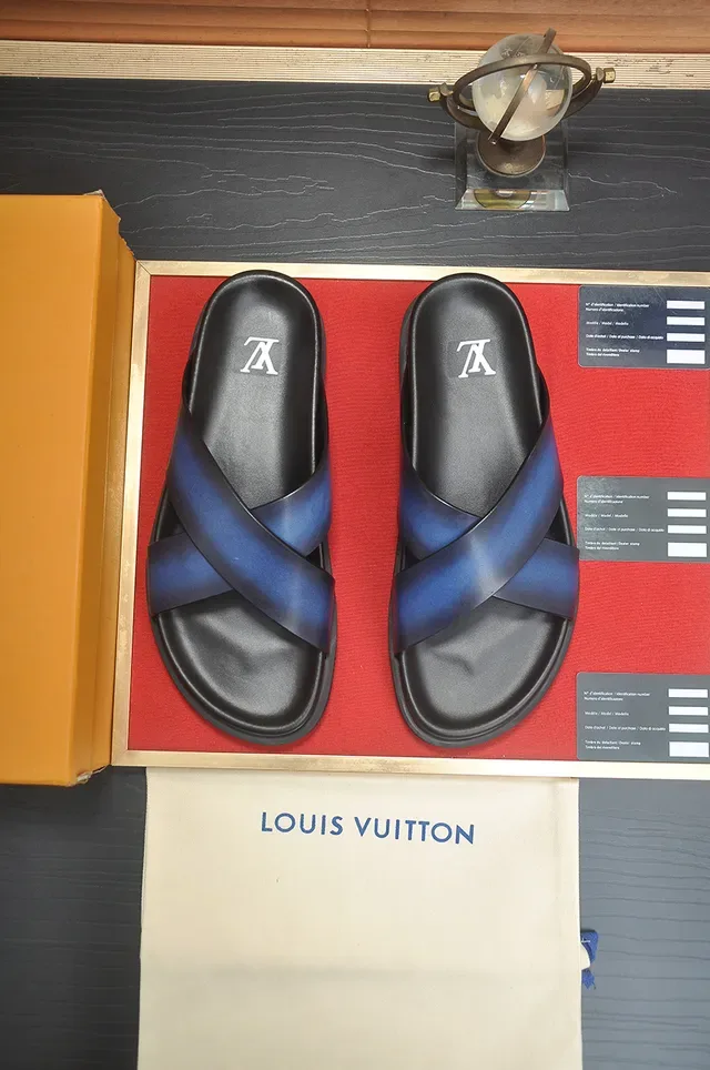 Louis Vuitton Slide Noir Bleu Sangle Cuir Croisée Finition Iridescente Gradient Sandales Casuales 5