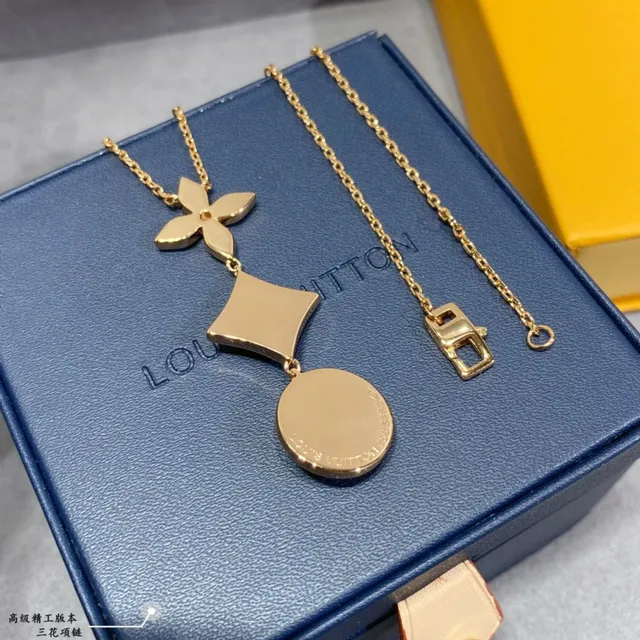Louis Vuitton Three Flowers Mother-of-Pearl and Gold-Tone Necklace 3