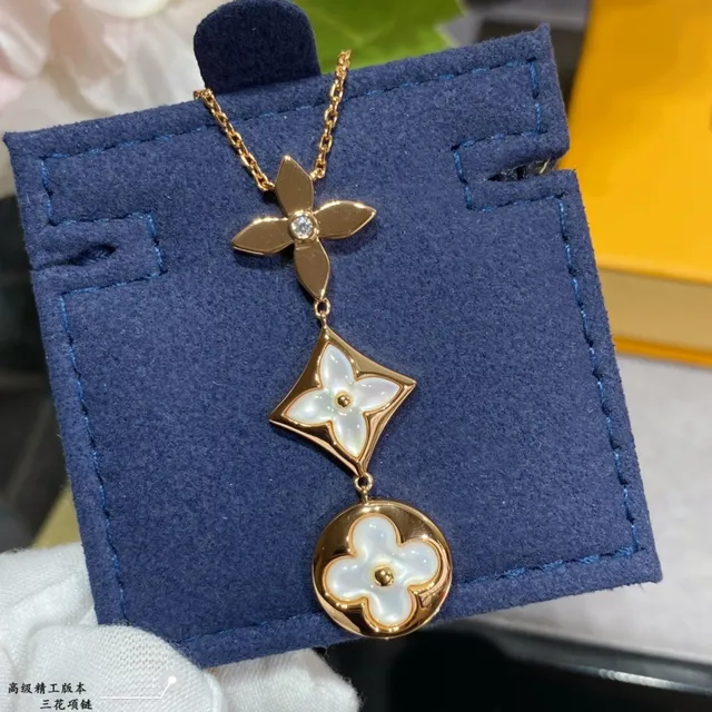 Louis Vuitton Three Flowers Mother-of-Pearl and Gold-Tone Necklace 4