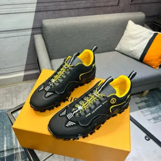 Louis Vuitton Trail Zapatillas Lifestyle de Malla Negra y Amarilla