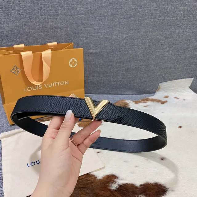 Louis Vuitton V Belt حزام جلد أزرق بحري 2