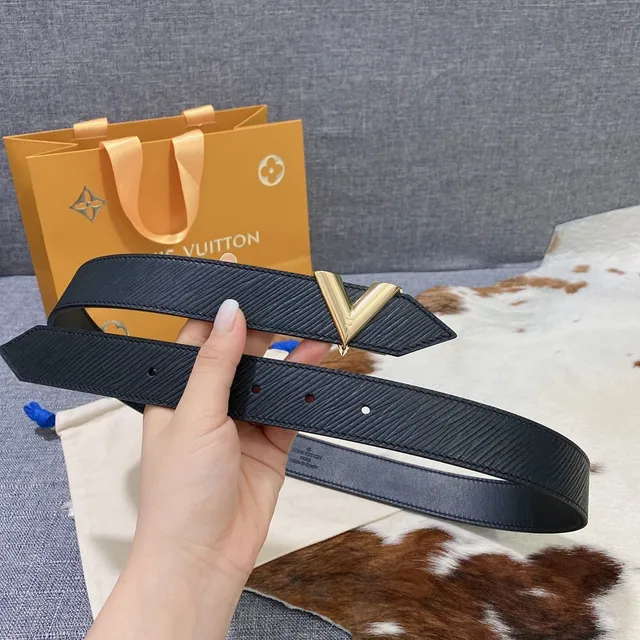 Louis Vuitton V Belt حزام جلد أزرق بحري 4