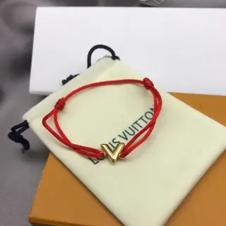 Louis Vuitton V Charm سوار حبل أحمر
