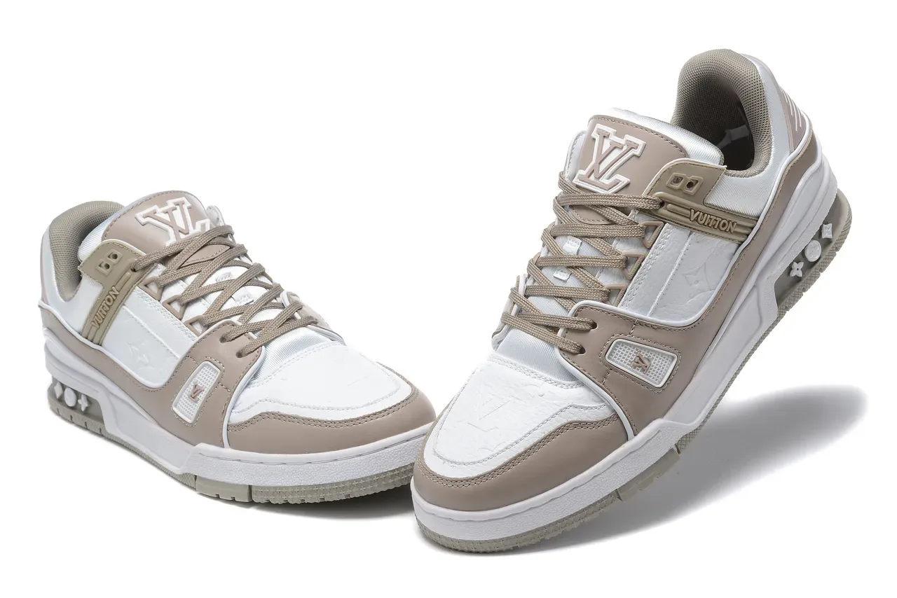 Louis Vuitton Branco e Bege Couro e Sintético Superior Com Detalhe de Tira Assimétrica Tênis Lifestyle 4