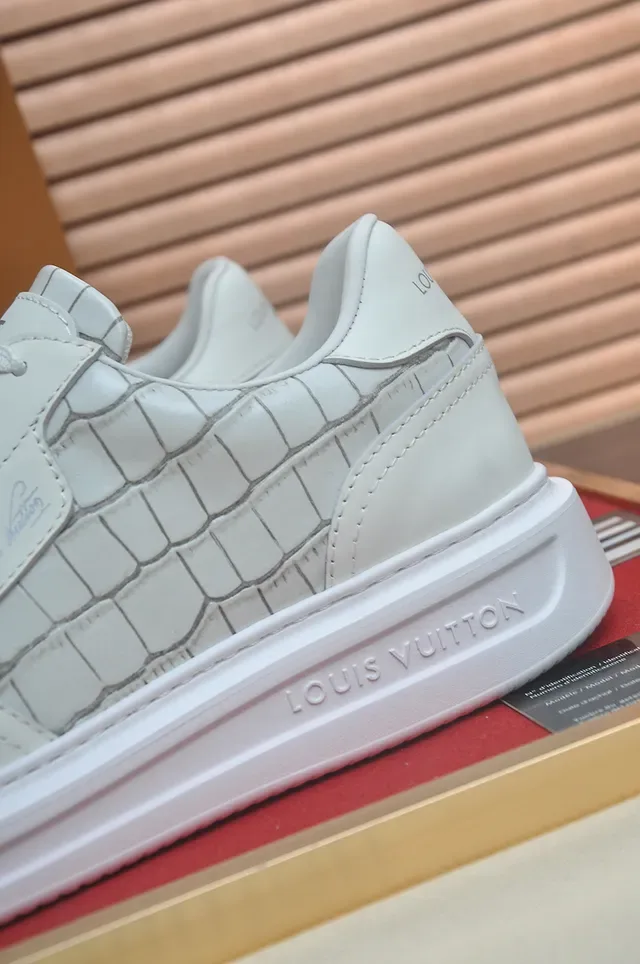 Louis Vuitton White Beige Low-Top Leather Lifestyle Sneakers 2