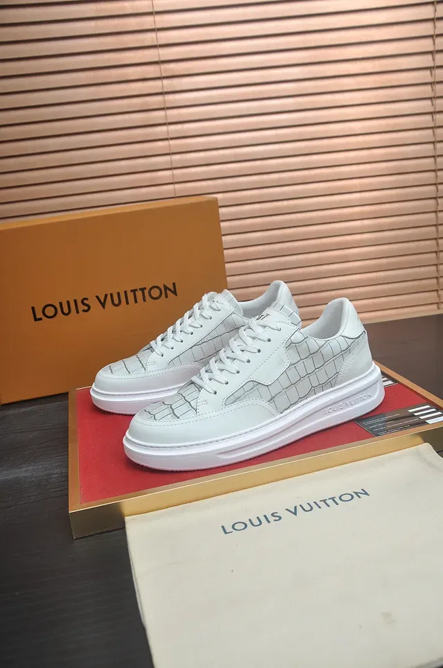 Louis Vuitton White Beige Low-Top Leather Lifestyle Sneakers 4