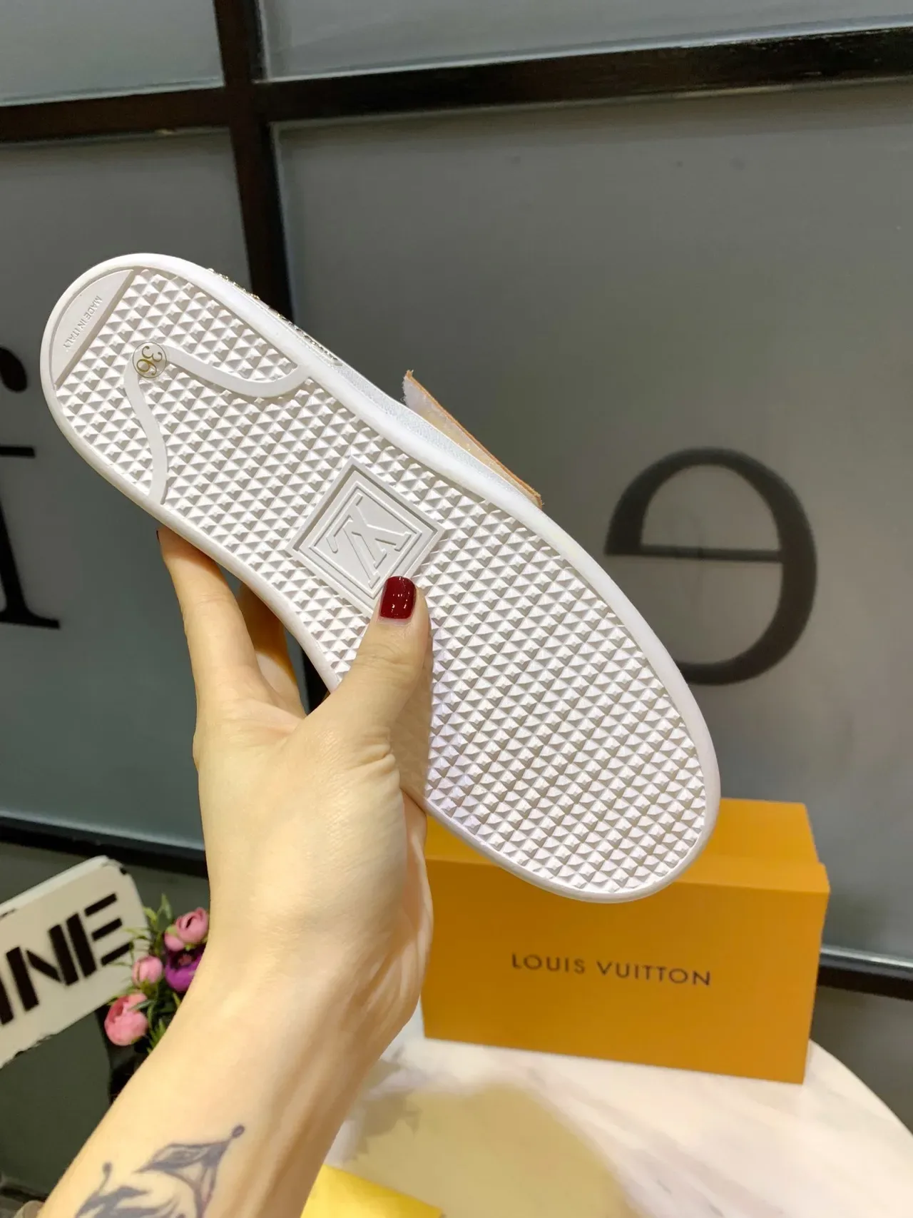 Louis Vuitton White Gold Smooth Leather Metallic Strap Lifestyle Sneakers 2