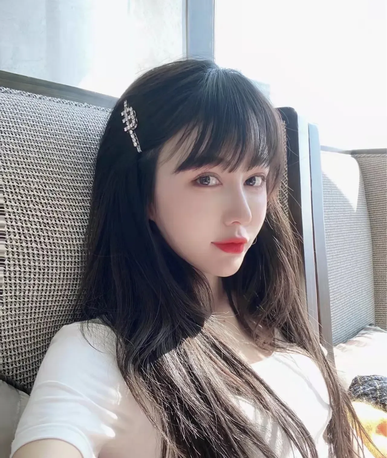 Miu Miu Broche Motif Logo Cristal Argent Blanc 3