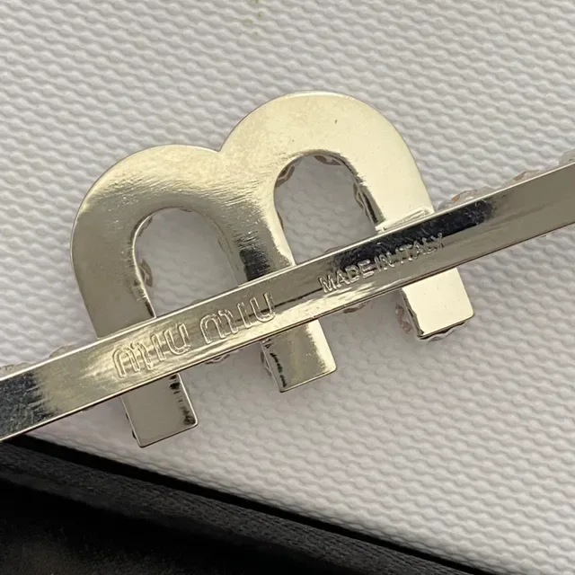 Miu Miu Broche Motif Logo Cristal Argent Blanc 4