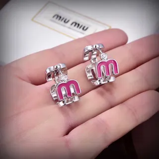 Miu Miu Logo Charm أقراط وردي مينا كريستال